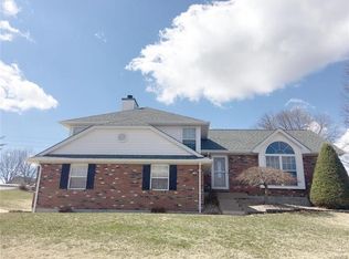 2 Brookshire Ln, Washington, MO 63090