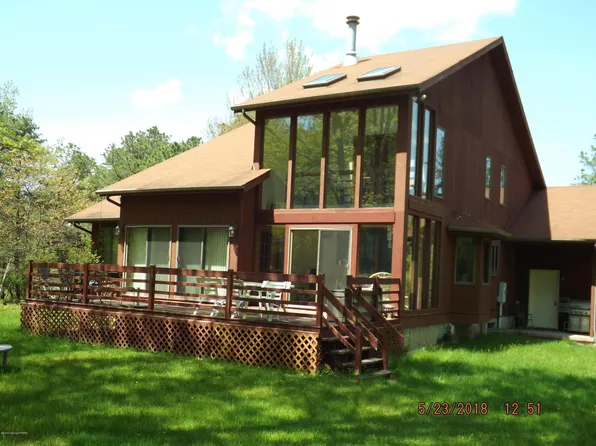 4165 Winter Ct, Long Pond, PA 18334
