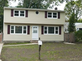 14 Rosemary Ln, Centereach, NY 11720