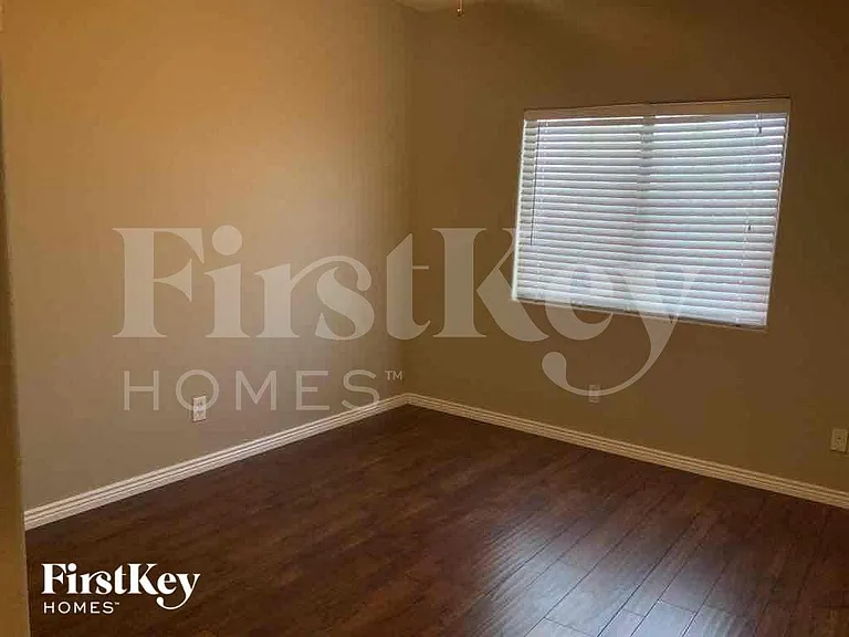 17424 N 19th Ter — Photo 15
