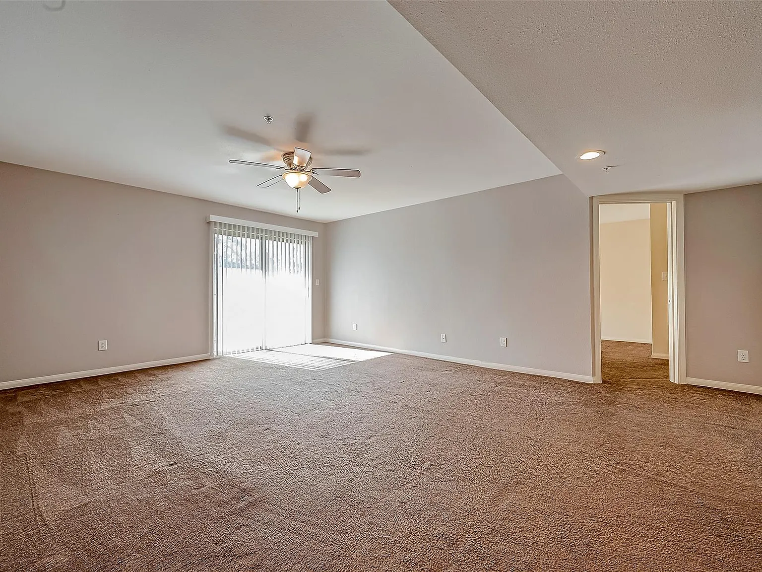 2 bed, 2.0 bath, 1092 sqft, $1,380 — Photo 1