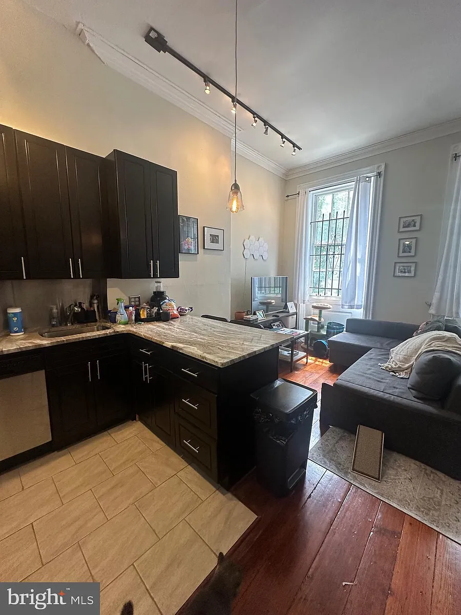 Building Photo - 1227 Spruce St #1F