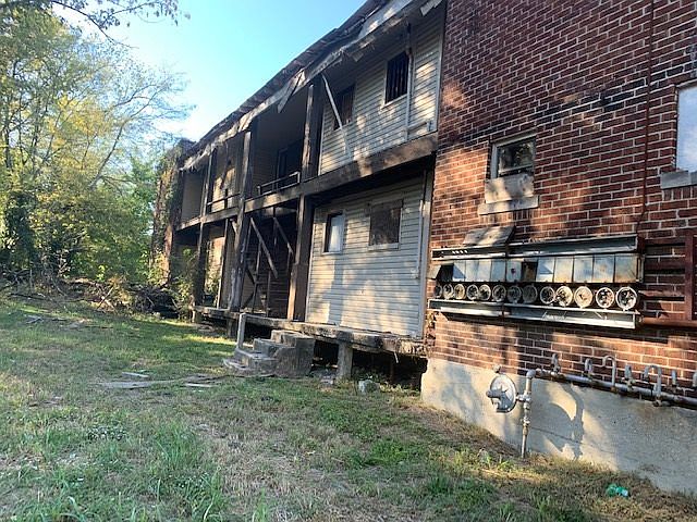 2nd image of 955 Woodlawn St
