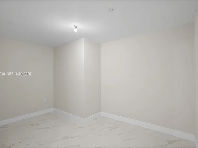 700 NE 24th St #602 — Photo 19