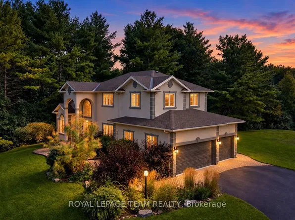 1518 Monaghan Ln, Ottawa, ON K2W 1B4
