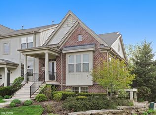 2553 Waterbury Ln, Buffalo Grove, IL 60089