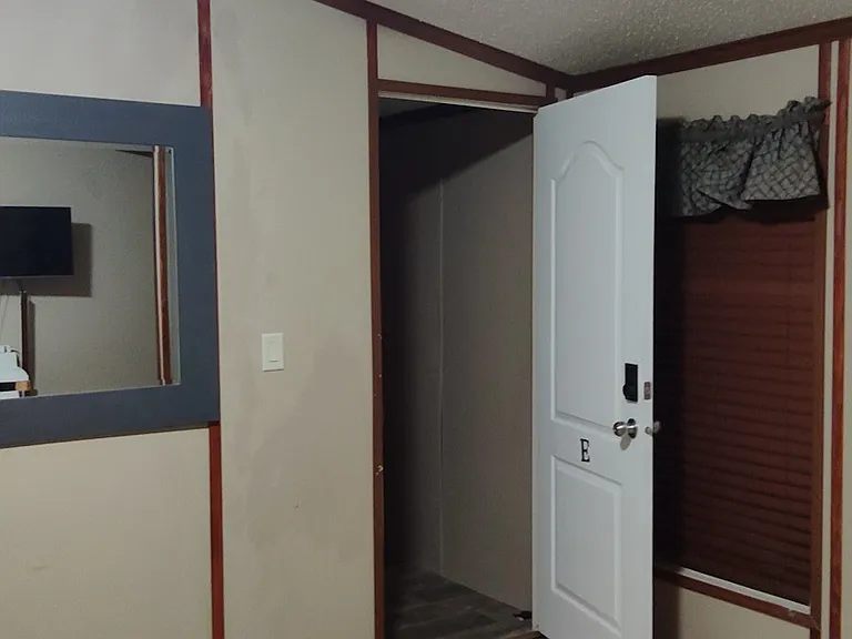 327 Shanklin Rd #C — Photo 27