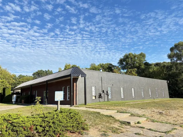3041 Reeder Rd, Clarkston, MI 48346