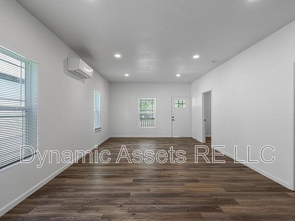 4th image of 1809 N Smelter St