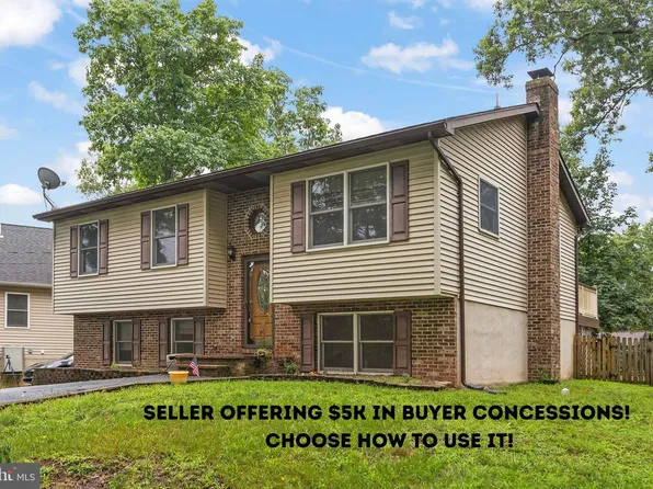1226 Lakeview Dr, Cross Junction, VA 22625