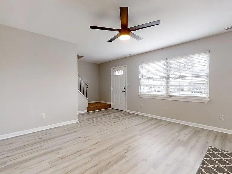 114 Villa Dr — Photo 4
