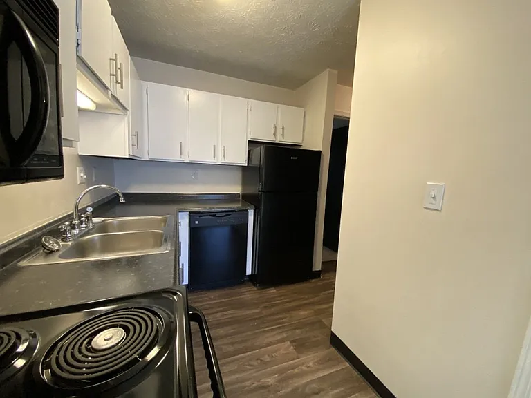 Vantage Pointe Apartments — Photo 7