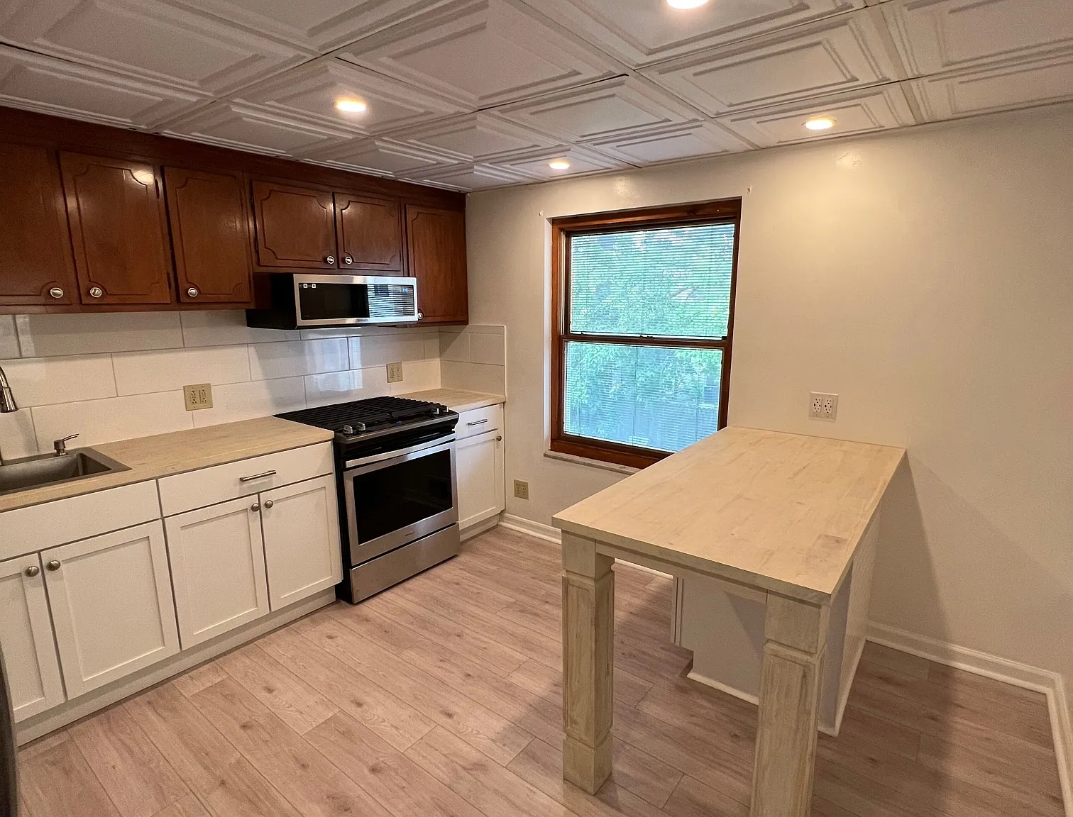 2 bed, 1.5 bath, 750 sqft, $1,725 — Photo 1