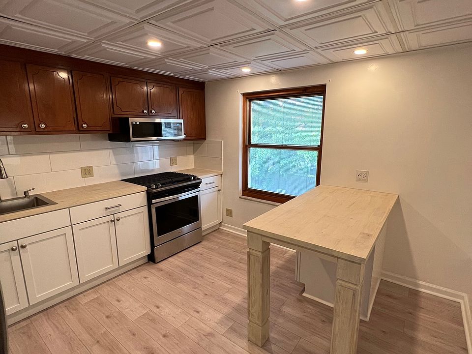 1st image of 404 Bailey Ave APT 2