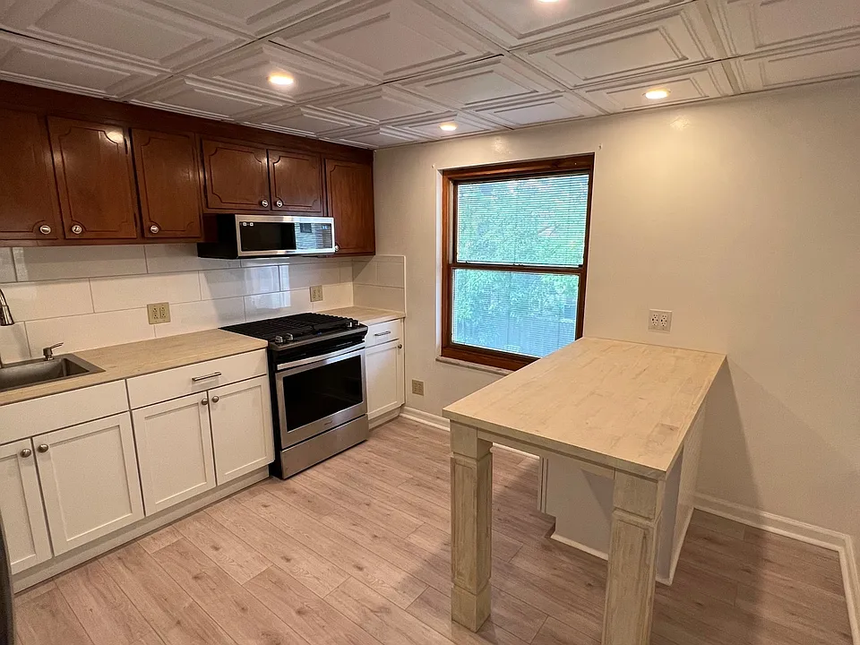 404 Bailey Ave #2