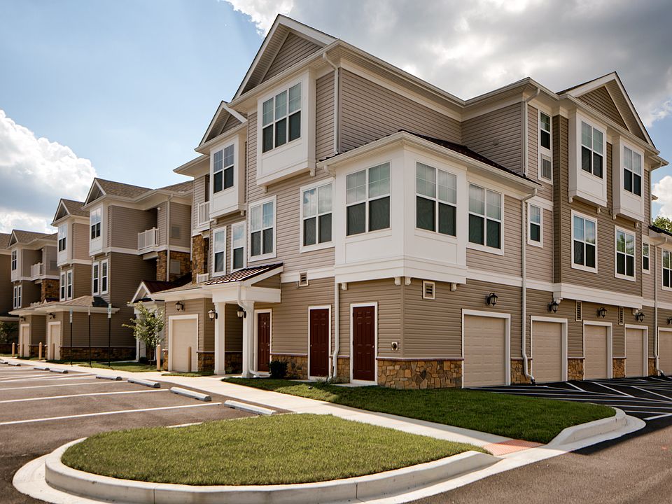 Exterior w-garages