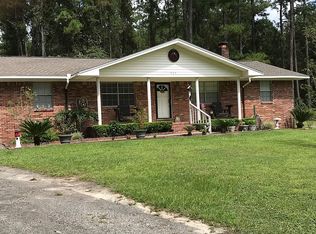 609 Sparkman Cir, Saint George, GA 31562