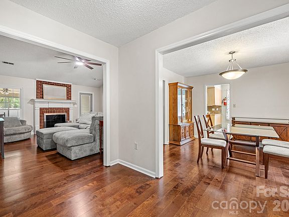 5th image of 5200 Cressingham Ct