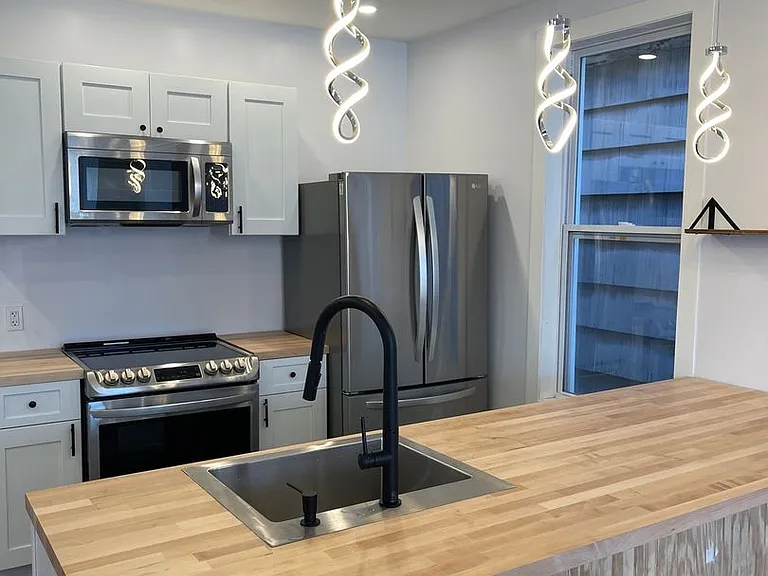 88 Courtney Ave. — Photo 3