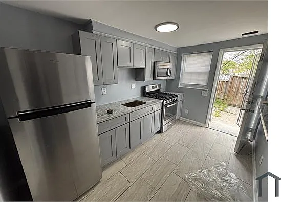 819 Aisquith St — Photo 16