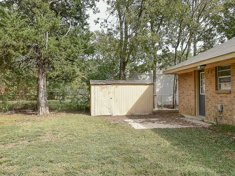 4008 Templeton St — Photo 31