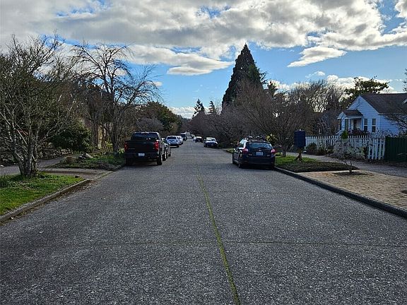 3rd image of 5912 45th Avenue SW