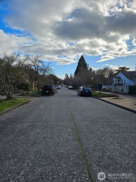 3rd image of 5912 45th Avenue SW
