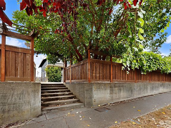 4th image of 1141 Naval Avenue