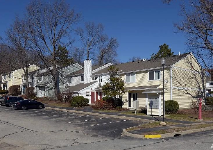 Shorewood Apartments and Townhomes — Photo 25
