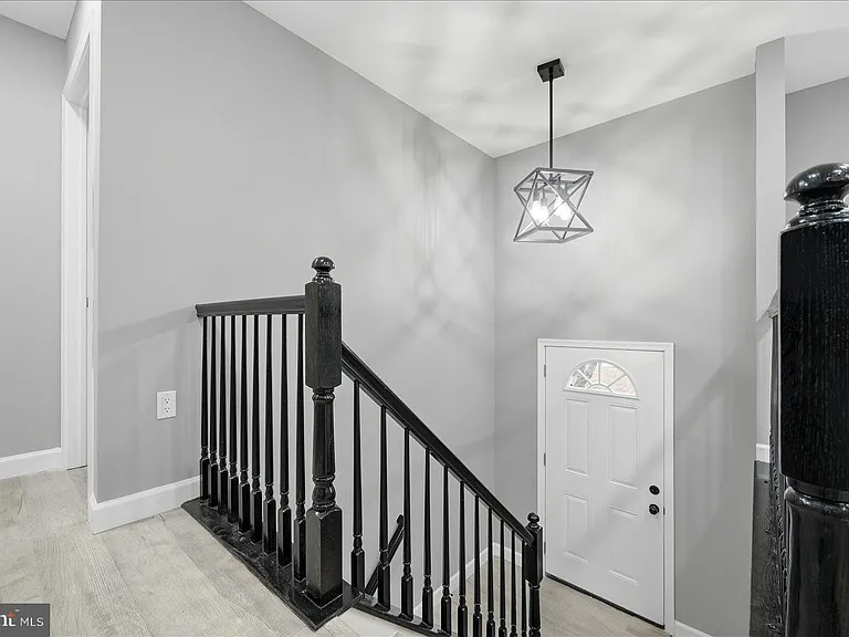6915 Adel St — Photo 7