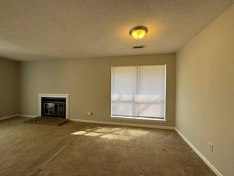 325 S West St — Photo 7