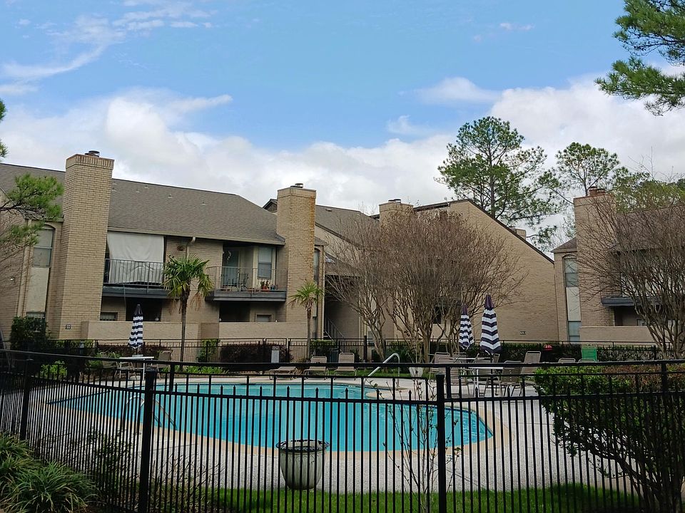 1st image of 2021 Spenwick Dr APT 424