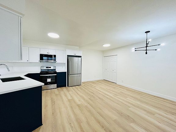 5th image of 1827 Veteran Ave APT 26