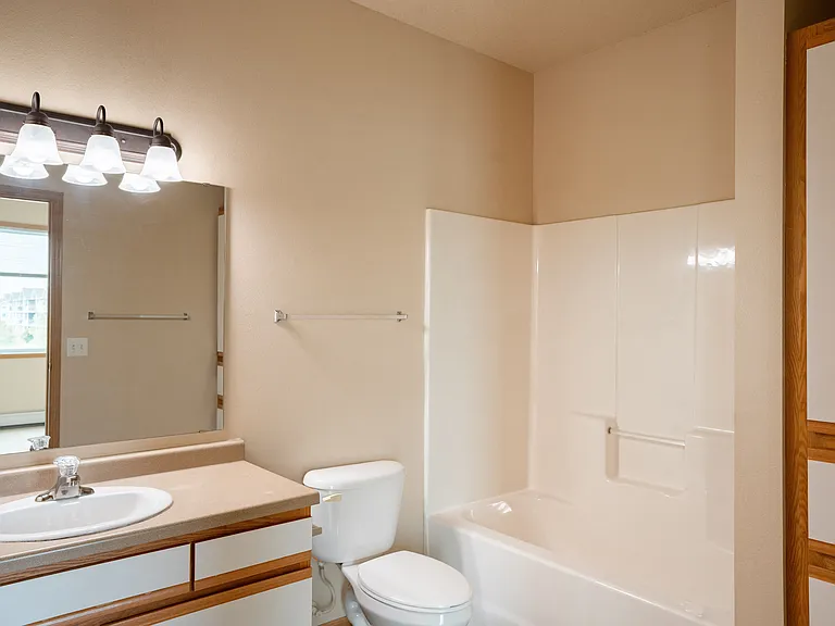 West Fargo, ND West Lake Apartments 11A | Bathroom