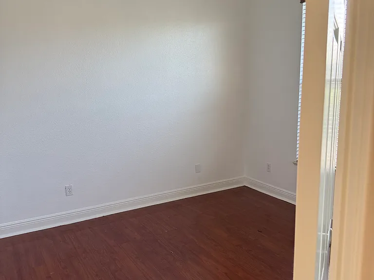 5016 Friars Cove St — Photo 12