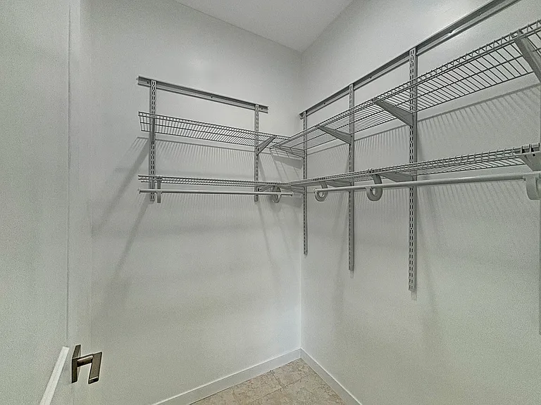1056 N Lincoln St — Photo 23