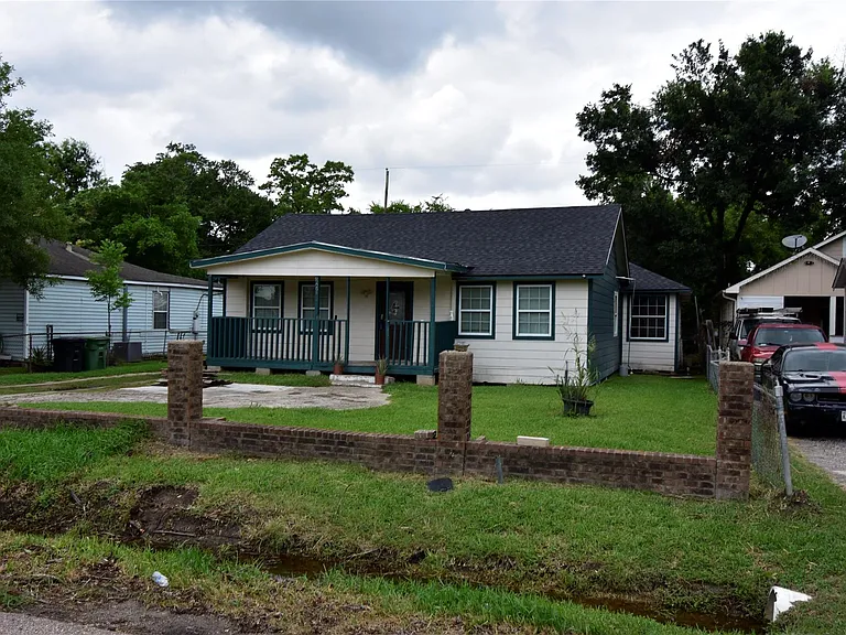 6229 Clover Ridge St — Photo 3
