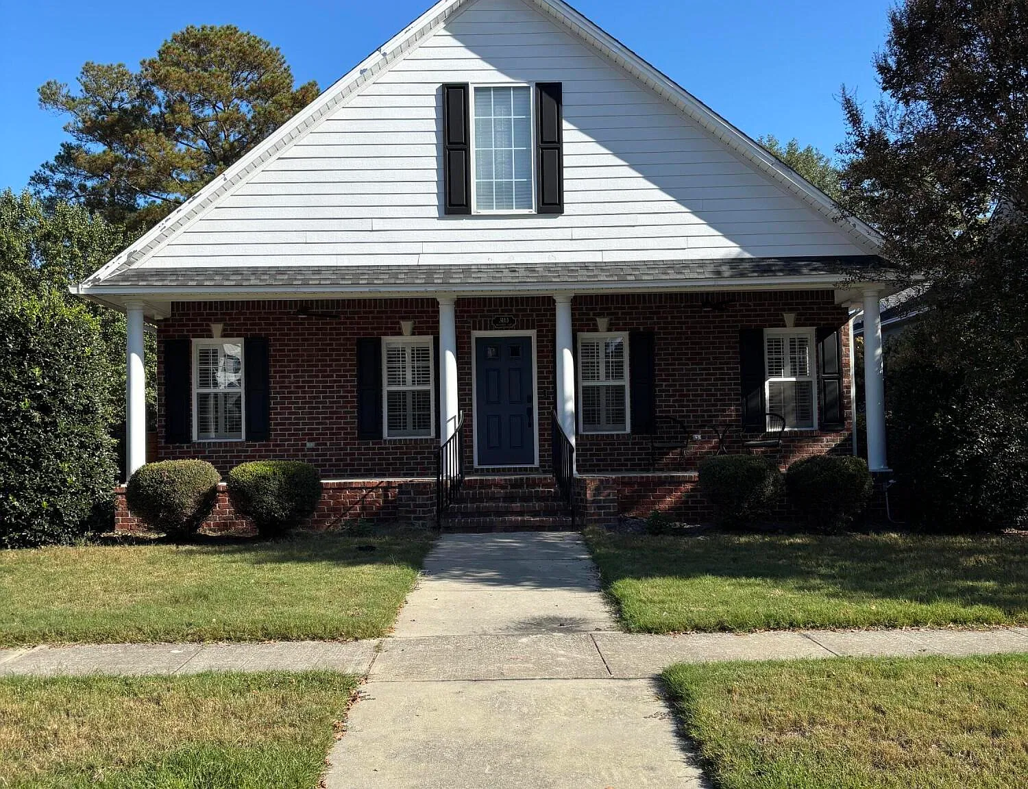 3 bed, 2.0 bath, 1749 sqft, $1,975 — Photo 1