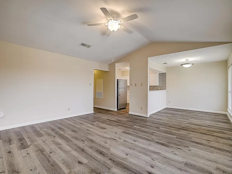 Rockwood Apartments — Photo 44