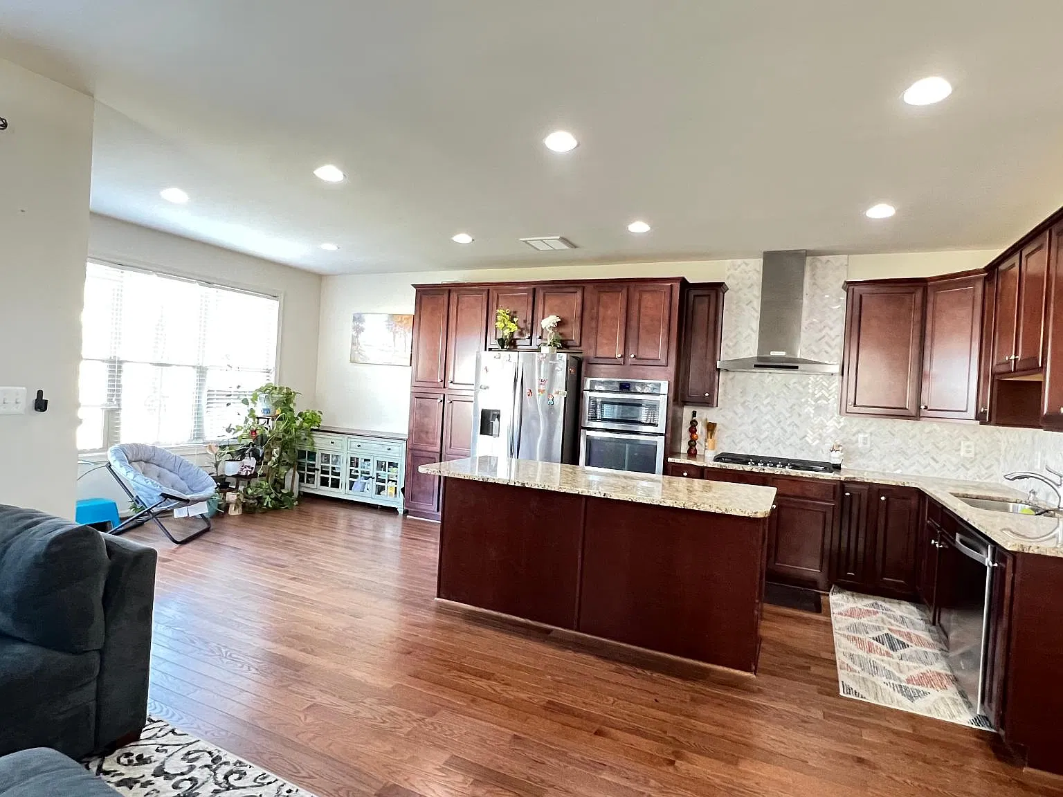 3 bed, 3.5 bath, 3100 sqft, $3,950 — Photo 4