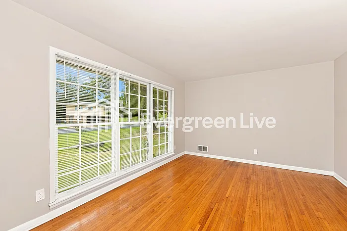 3 bed, 2.0 bath, 1118 sqft, $1,295 — Photo 2