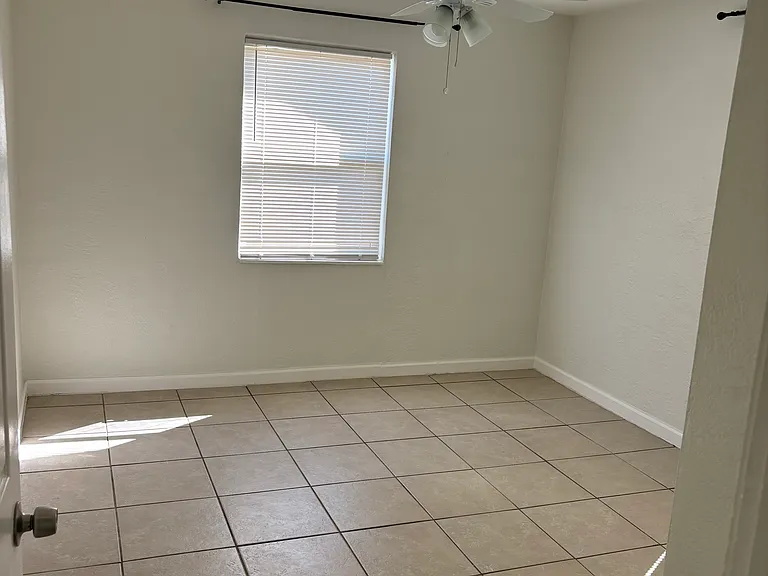 1227 Formosa Ave — Photo 7