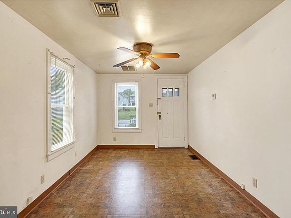 5th image of 559 Wise Ave