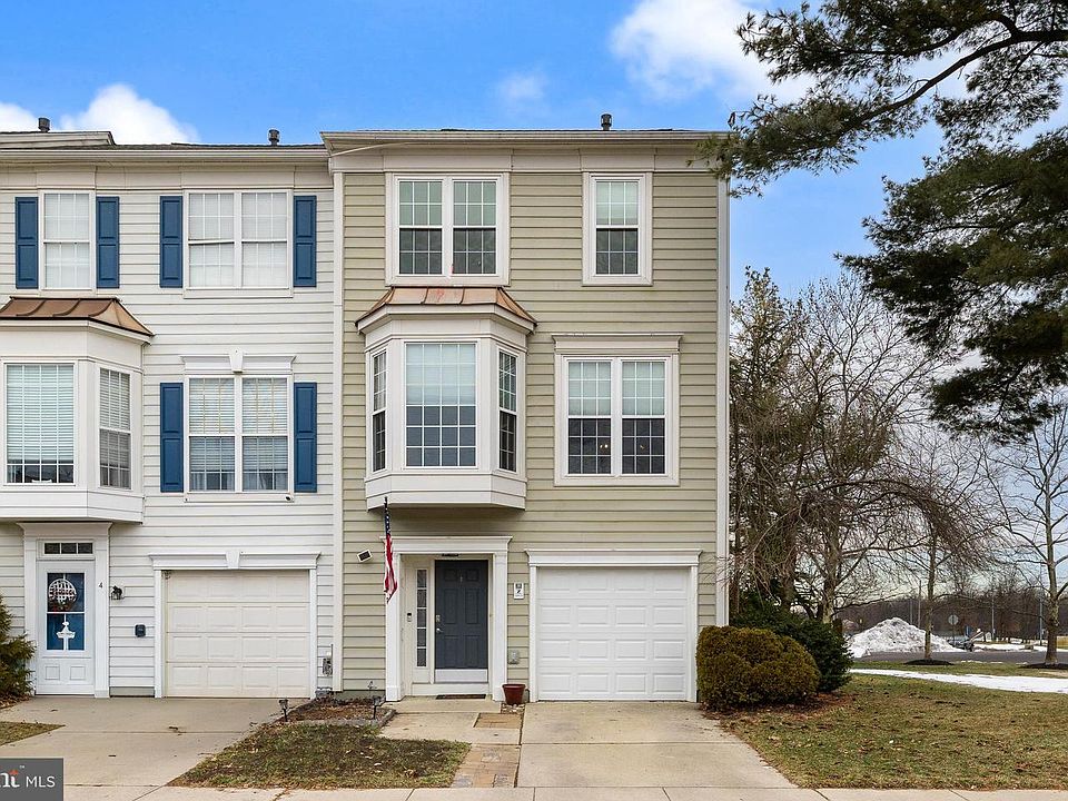 1st image of 2 Bayberry Ln