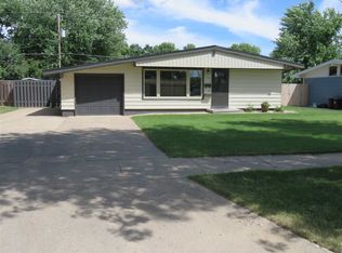 113 24th St SW, Minot, ND 58701