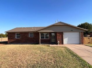 908 Geronimo St, Geronimo, OK 73543