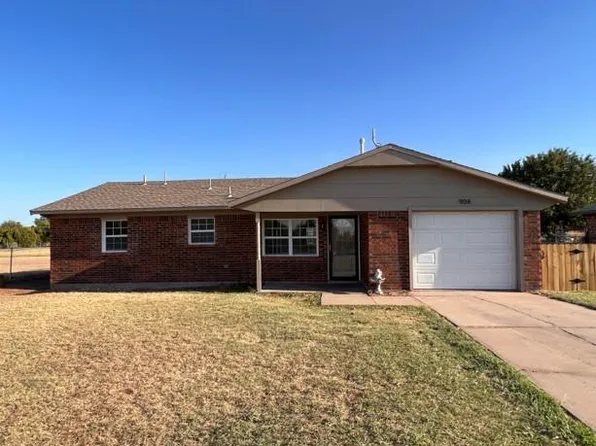 908 Geronimo St, Geronimo, OK 73543