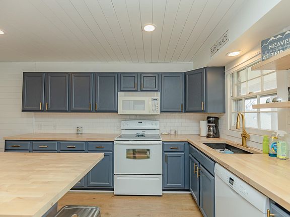 4th image of 1700 Country Club Dr Unit 202