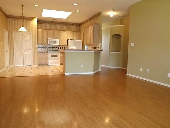 3rd image of 409 Watertown Ln