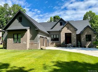 4292 Greenview Cir, Lakeport, MI 48059
